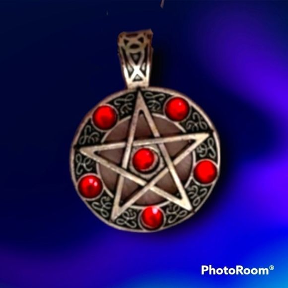 Rin's Unique Boutique - Handmade - Pentacle Pendant Chain Necklace - Picture 1 of 1